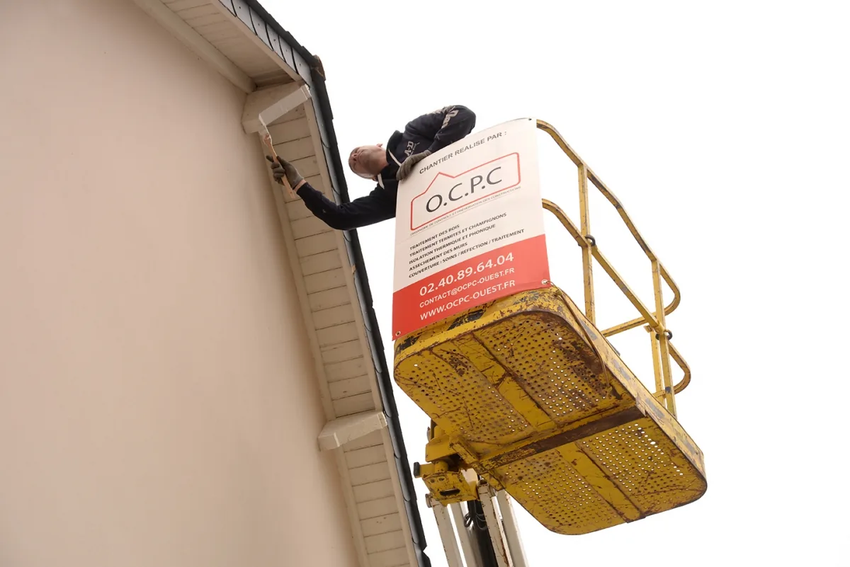 Intervention d’O.C.P.C sur une toiture avec une nacelle